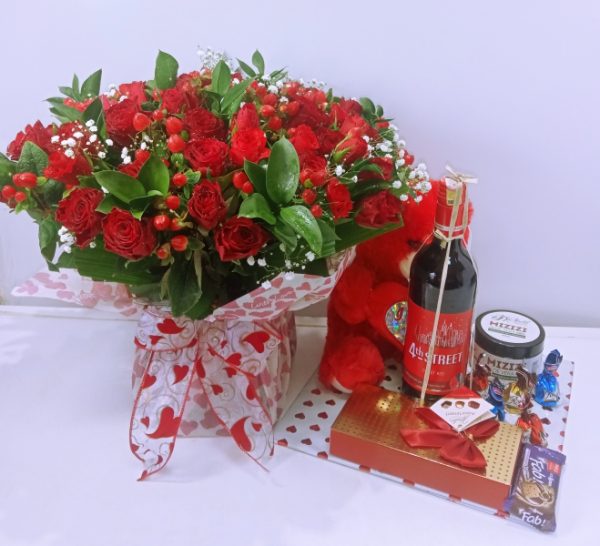 Roses and wine and gift hamper
